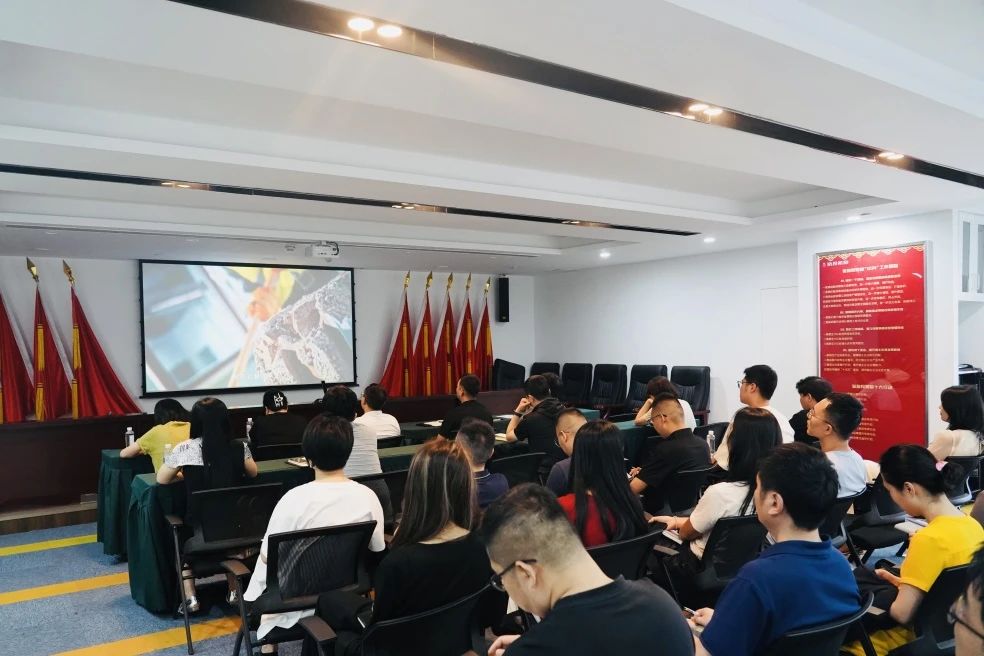 39b3416e-93a0-4272-8a1b-18e81fb6de3e 39b3416e-93a0-4272-8a1b-18e81fb6de3e